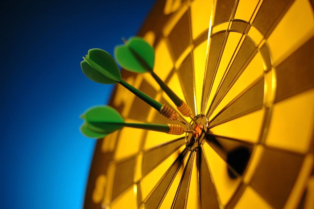 Dartpfeile im Bullseye